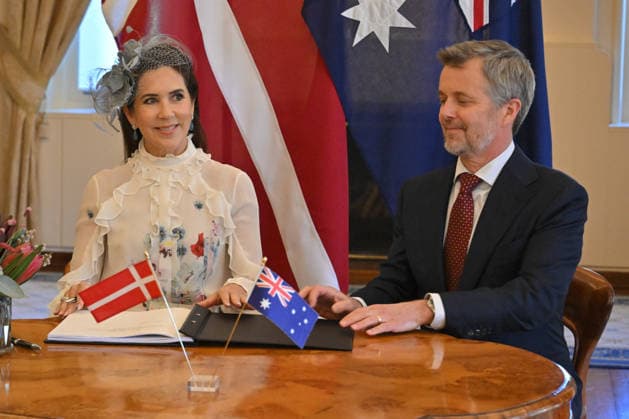 DENMARK ROYALS AUSTRALIA VISIT, Denmark s King Federik X and Queen Mary asign the Visitors Book during a Ceremonial Welcome at Government House in Canberra, Sunday, March 15, 2026. ( NO ARCHIVING CANBERRA AUSTRALIAN CAPITAL TERRITORY AUSTRALIA  Copyright: xMICKxTSIKASx 20260315171579887981
