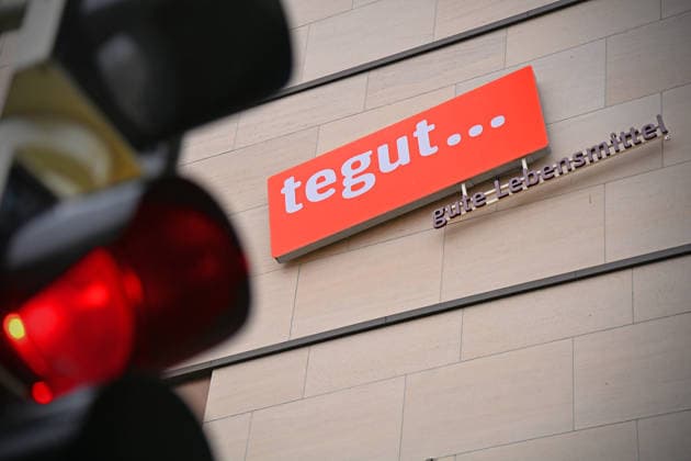 The Swiss Migros Group is withdrawing from Germany and selling the Tegut supermarket chain Edeka wants to take over around 200 of the approximately 340 branches Tegut is a German trading company and full-range food retailer with headquarters in Fulda Tegut operates over