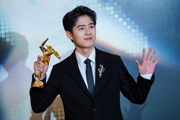 HONGKONG-ENT ASIA-FILM-AWARDS Chinese Actor Liu Haoran, holing a trophy posing for a photo at the Asian Film Awards in Hong Kong, March 15, 2026. NEXPHER Vernon Yuen HONG KONG