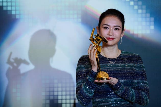 HONGKONG-ENT ASIA-FILM-AWARDS Chinese Actress Zhang Ziyi, holing a trophy posing for a photo at the Asian Film Awards in Hong Kong, March 15, 2026. NEXPHER Vernon Yuen HONG KONG