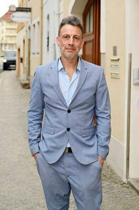 Sebastian Kommerell at the Vernissage Reading Faces in the Zwoneun Gallery Görlitz, 14 03 2026 Foto:xM.xWehnertx xFuturexImagex kommerell_6302