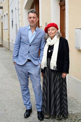 Sebastian Kommerell with his mother Blanche Kommerell at the vernissage Reading Faces in the Zwoneun Gallery Görlitz, 14 03 2026 Foto:xM.xWehnertx xFuturexImagex kommerell_6305