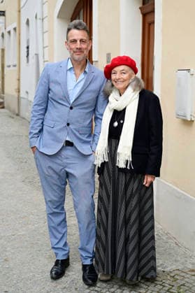 Sebastian Kommerell with his mother Blanche Kommerell at the vernissage Reading Faces in the Zwoneun Gallery Görlitz, 14 03 2026 Foto:xM.xWehnertx xFuturexImagex kommerell_6306