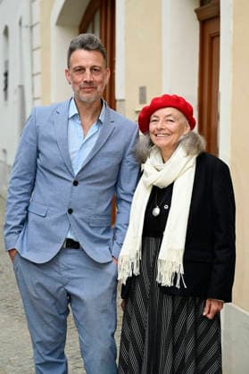 Sebastian Kommerell with his mother Blanche Kommerell at the vernissage Reading Faces in the Zwoneun Gallery Görlitz, 14 03 2026 Foto:xM.xWehnertx xFuturexImagex kommerell_6308