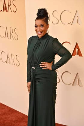 Yvette Nicole Brown arrives on the red carpet for the 98th annual Academy Awards in the Hollywood section of Los Angeles on Sunday, March 15, 2026. Conan O Brien will host the Oscars for the second consecutive year.  LAP20260315104 JIMxRUYMEN