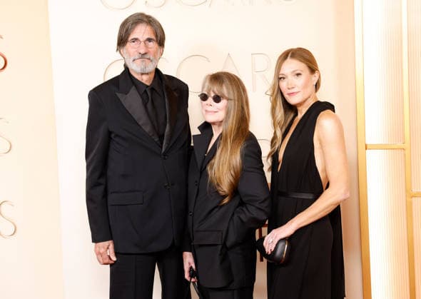 (L-R) Jack Fisk, Sissy Spacek, and Schuyler Fisk arrive on the red carpet for the 98th annual Academy Awards in the Hollywood section of Los Angeles on Sunday, March 15, 2026. Conan O Brien will host the Oscars for the second consecutive year.  LAP20260315497 JOHNxANGELILLO