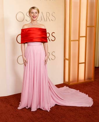 Jessie Buckley arrives on the red carpet for the 98th annual Academy Awards in the Hollywood section of Los Angeles on Sunday, March 15, 2026. Conan O Brien will host the Oscars for the second consecutive year.  LAP20260315520 JOHNxANGELILLO