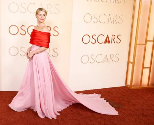 Jessie Buckley arrives on the red carpet for the 98th annual Academy Awards in the Hollywood section of Los Angeles on Sunday, March 15, 2026. Conan O Brien will host the Oscars for the second consecutive year.  LAP20260315522 JOHNxANGELILLO