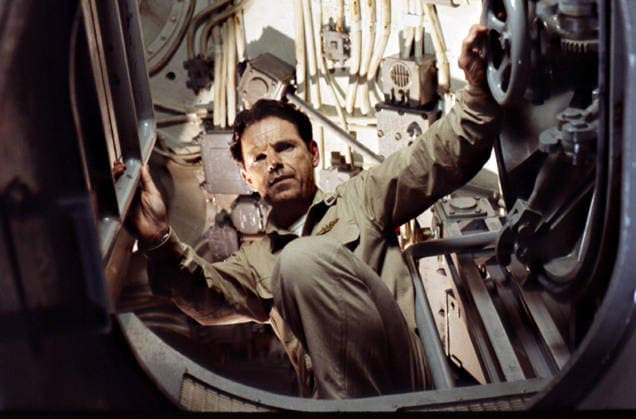 Below Movie Stills Oct 11, 2002; Hollywood, CA, USA; BRUCE GREENWOOD as Lt. Brice in the horror mystery Below directed by David Twohy. Hollywood CA USA Copyright: xDimensionxFilmsx