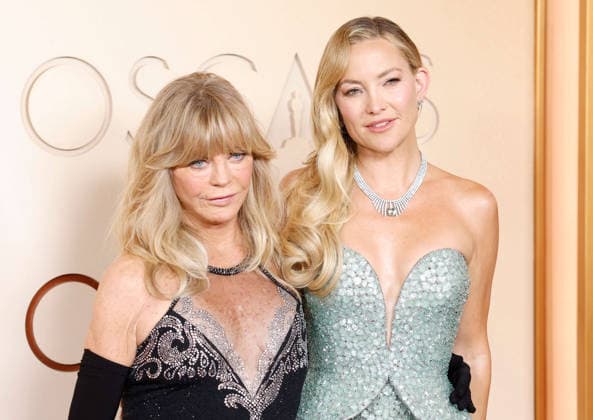 (L-R) Goldie Hawn and Kate Hudson attend the 98th Oscars arrive on the red carpet for the 98th annual Academy Awards in the Hollywood section of Los Angeles on Sunday, March 15, 2026. Conan O Brien will host the Oscars for the second consecutive year.  LAP20260315606 JOHNxANGELILLO