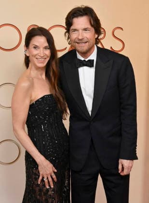 Amanda Anka and Jason Bateman arrive on the red carpet for the 98th annual Academy Awards in the Hollywood section of Los Angeles on Sunday, March 15, 2026. Conan O Brien will host the Oscars for the second consecutive year.  LAP20260315250 JIMxRUYMEN