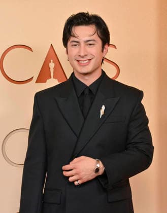 Hudson Williams arrives on the red carpet for the 98th annual Academy Awards in the Hollywood section of Los Angeles on Sunday, March 15, 2026. Conan O Brien will host the Oscars for the second consecutive year.  LAP20260315273 JIMxRUYMEN
