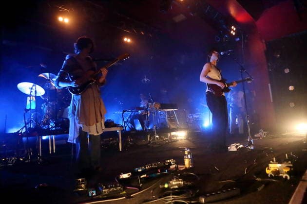 Max Bassin, Emily Green, Sam Revaz, Cameron Winter and Dominic DiGesu, from left, from the band Geese at a concert at the Astra Kulturhaus in Berlin, March 15, 2026 Geese concert Berlin