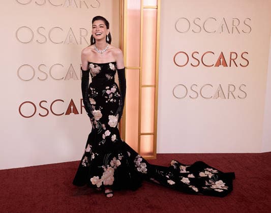 March 15, 2026, Hollywood, California, USA: Anne Hathaway arrives on the red carpet of the 98th Oscars at the Dolby Theatre at Ovation Hollywood on Sunday. Hollywood USA  - ZUMAz03_ 20260315_zah_z03_004 Copyright: xEtiennexLaurentx