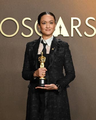 March 15, 2026, Hollywood, California, USA: AUTUMN DURALD ARKAPAW holds her Oscar for Best Cinematography for Sinners in the Press Room during the 98th Academy Awards, presented by the Academy of Motion Picture Arts and Sciences (AMPAS), at the Dolby Theatre in Hollywood. Hollywood USA  - ZUMAb173 20260315_aap_b173_012 Copyright: xBillyxBennightx