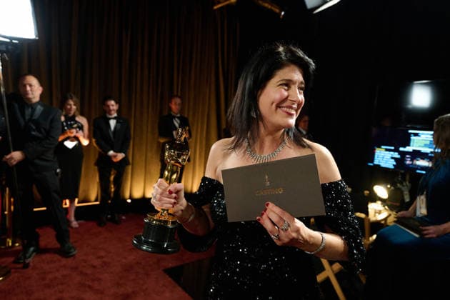 March 15, 2026, Hollywood, California, USA: CASSANDRA KULUKUNDIS, of One Battle After Another poses backstage with the Oscar for Casting during the 98th Oscars at Dolby Theatre at Ovation Hollywood on Sunday. Hollywood USA  - ZUMAz03_ 20260315_zah_z03_038 Copyright: xRichardxHarbaughx