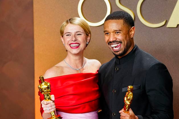 Best Actress in a Leading Role Oscar winner Jessie Buckley of Hamnet celebrates in the press photo room with Best Actor in a Leading Role winner Michael B. Jordan of Sinners during the 98th annual Academy Awards in the Hollywood section of Los Angeles on Sunday, March 15, 2026.  LAP2026031540538 BONNIExCASH