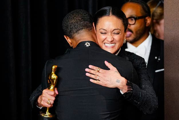 Sinners Oscar winners Michael B. Jordan and Autumn Durald Arkapaw celebrate in the press photo room after Jordan s Best Actor in a Leading Role win and Arkapaw s Best Cinematography Oscar during the 98th annual Academy Awards in the Hollywood section of Los Angeles on Sunday, March 15, 2026.  LAP202603152416 BONNIExCASH