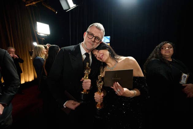 Paul Thomas Anderson backstage with the OscarÂ® for Adapted Screenplay with Cassandra Kulukundis with the OscarÂ® for Casting during the 98th OscarsÂ® at DolbyÂ® Theatre at Ovation Hollywood on Sunday, March 15, 2026. Los Angeles CA USA  350081215PLX
