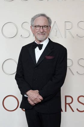 American director and screenwriter Steven Spielberg poses on the red carpet during the 98th Academy Awards at the Dolby Theatre in Los Angeles, United States, 15 March 2026. Arrival of guests at the 98th Academy Awards !ACHTUNG: NUR REDAKTIONELLE NUTZUNG!  Copyright: xÓmarxAlonsox AME4466 20260316-55019712482_1