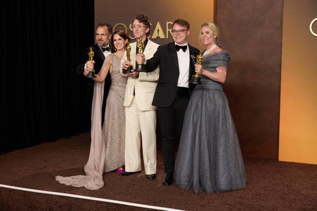98th Oscars, Academy Awards Radovan Sibrt, Alzbeta Karaskova, David Borenstein, Pavel Talankin, and Helle Faber pose backstage with the Oscar for Documentary Feature Film during the live ABC Telecast of the 98th Oscars at Dolby Theatre at Ovation Hollywood on Sunday, March 15, 2026., Credit:Etienne Laurent The Academy Avalon United States of America, CA, Hollywood, Dolby Theater Copyright: xEtiennexLaurentx xThexAcademyx xAvalonx 1083383330