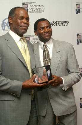 DIVERSITY AWARDS NP Oct. 28, 2002 - Beverly Hills, CALIFORNIA, USA - DANNY GLOVER AND CARL LUMBLY ..CELEBRATION OF DIVERSITY.HELD BY THE PRODUCERS GUILD OF AMERICA.REGENT BEVERLY WILSHIRE HOTEL, BEVERLY HILLS, CA.OCTOBER 28, 2002. NINA PROMMER 2002.26947NP Copyright: xNinaxPrommerx
