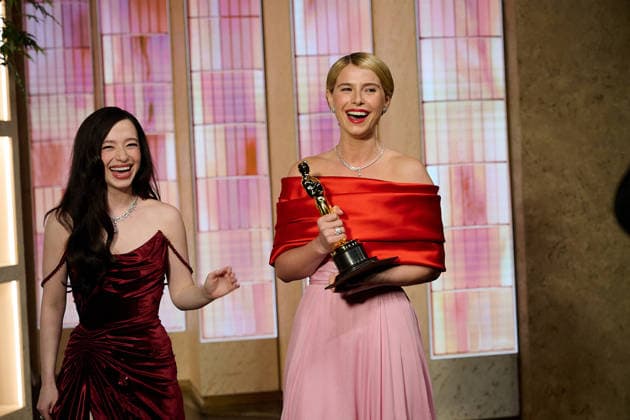 98th Oscars, Academy Awards Jessie Buckley backstage with the Oscar for Actress in a Leading Role and Mickey Madison during the 98th Oscars at Dolby Theatre at Ovation Hollywood on Sunday, March 15, 2026., Credit:SI Avalon United States of America, CA, Hollywood, Dolby Theater  Copyright: xSIx xAvalonx 1083396184