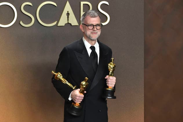 Paul Thomas Anderson with the Oscars for Best Picture, Best Director and Adapted Screenplay for Blood Sinners at the 2026 98th Annual Academy Awards Photocall at the Dolby Theatre Los Angeles, 15 03 2026 Foto:xJ.xBlocx xFuturexImagex oscar_6432