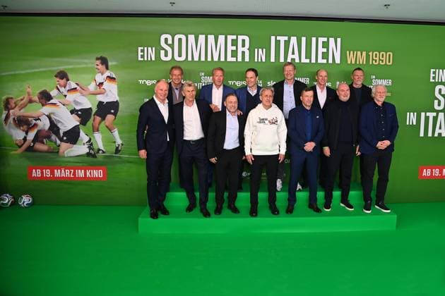 from left Stefan REUTER Juergen KLINSMANN,Klaus AUGENTHALER Andreas KOEPKE,Thomas HAESSLER,Holger OSIECK,Pierre LITTBARSKI,Guido BUCHWALD,Lothar MATTHAEUS,Hansi PFLUEGLER Raimond AUMANN,Paul STEINER,Rudi VOELLER Premiere EIN SOMMER IN ITALIEN WM 1990 am 16 03 20226 im Mathaeser Kino in Muenchen Roter Teppich,Red Carpet