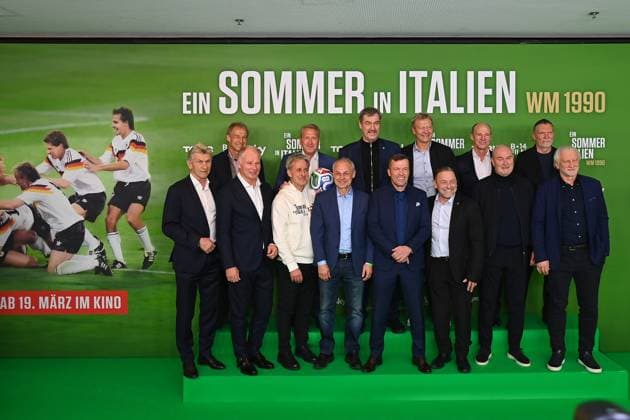 from left Klaus AUGENTHALER Juergen KLINSMANN,Stefan REUTER,Pierre LITTBARSKI, Andreas KOEPKE,Olaf THON,Markus SOEDER State Premier of Bavaria and CSU Chairman ,,Lothar MATTHAEUS,Guido BUCHWALD,Thomas HAESSLER,Hansi PFLUEGLER Raimond AUMANN,Paul STEINER,Rudi VOELLER Premiere EIN SOMMER IN ITALIEN WM 1990 am 16 03 20226 im Mathaeser Kino in Muenchen Roter Teppi