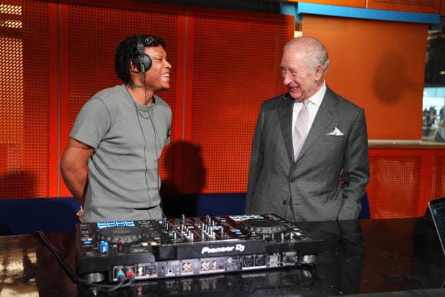. 16 03 2026. Manchester, United Kingdom. King Charles III talks to Christian St Louis during a visit to Aviva Studios, in Manchester, United Kingdom .  xPoolx xi-Imagesx IIM-26639-0001