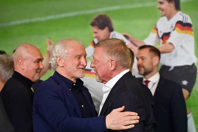 v re Boris BECKER Rudi VOELLER,Raimond AUMANN Premiere EIN SOMMER IN ITALIEN WM 1990 am 16 03 20226 im Mathaeser Kino in Muenchen Roter Teppich,Red Carpet