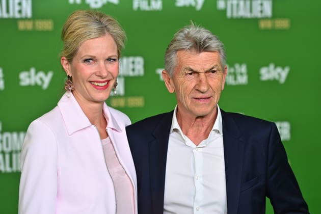 Klaus AUGENTHALER with wife Sandra Premiere EIN SOMMER IN ITALIEN WM 1990 on 16 03 20226 at Mathaeser Kino in Munich Red Carpet,Red Carpet