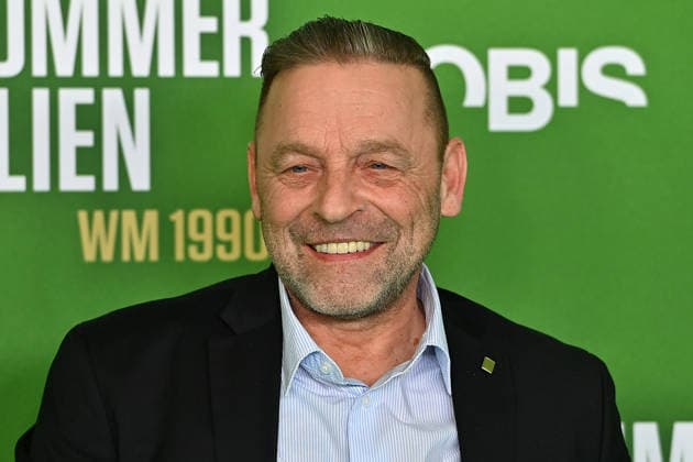 Thomas HAESSLER, single picture,cropped single motif,portrait,portrait,portrait Premiere EIN SOMMER IN ITALIEN WM 1990 am 16 03 20226 im Mathaeser Kino in Muenchen Roter Teppich,Red Carpet