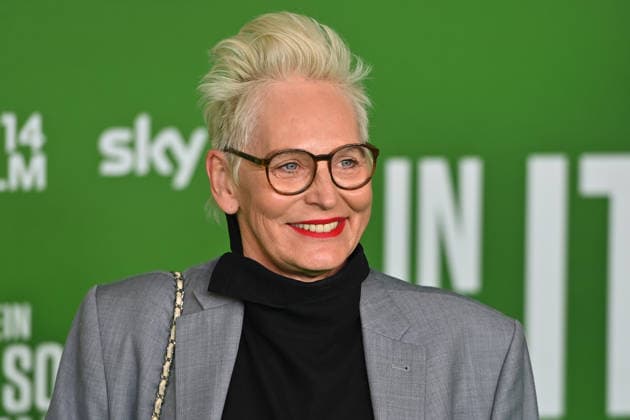 Baerbel SCHAEFER, single picture,cropped single motif,portrait,portrait premiere A SUMMER IN ITALY World Cup 1990 on 16 03 20226 at the Mathaeser Cinema in Munich Red Carpet,Red Carpet