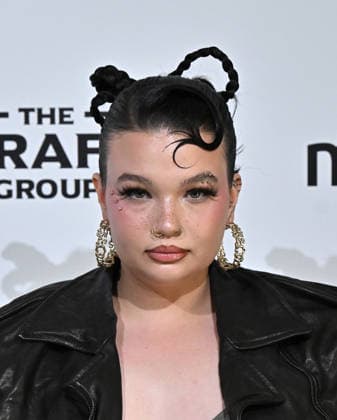 Elton John AIDS Foundation Academy Awards Party Lola Young arriving to the 34th Annual Elton John AIDS Foundation Academy Awards viewing party held at the West Hollywood Park on March 15, 2026 in West Hollywood, CA. West Hollywood Park California USA Copyright: xStarbuck xAFF-USA.COMx