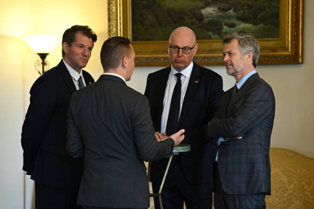 DENMARK ROYALS AUSTRALIA VISIT, Denmark s King Frederik X (right) during a meeting with Danish industry leaders at Government House in Melbourne, Tuesday, March 17, 2026. ( NO ARCHIVING Melbourne Victoria Australia  Copyright: xJamesxRossx 20260317121665339647