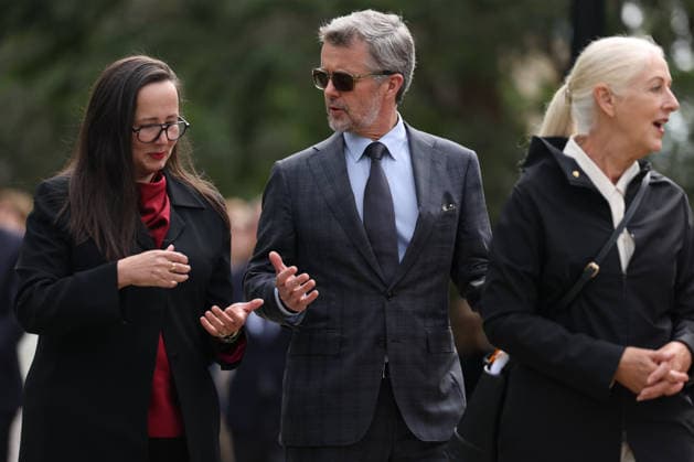 DENMARK ROYALS AUSTRALIA VISIT, DenmarkÕs King Frederik X (centre) and VictoriaÕs Minister for Planning, Harriet Shing (left), and Australian architect Jill Garner in Melbourne on Tuesday, March 17, 2026. ( Melbourne Victoria AUSTRALIA  Copyright: xMartinxKeepx 20260317118394997392