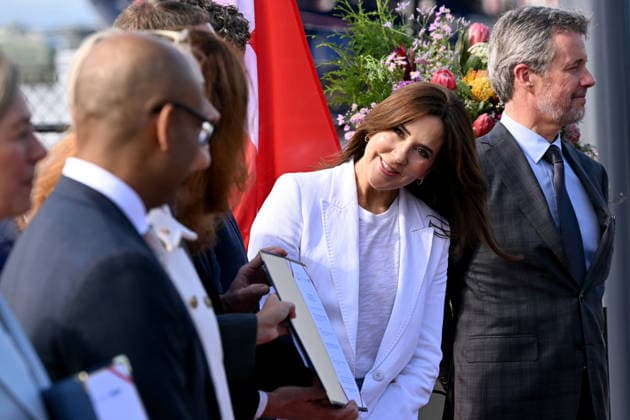 AUSTRALIA-DENMARK-ROYALS, DenmarkÕs King Frederik X (R) and Queen Mary (C) react as they meet representatives from renewable energy companies with the Danish business delegation at the Port of Melbourne on March 17, 2026, as part of their five-day state visit to Australia. ( Melbourne Australia  Copyright: xPOOL WILLIAMxWESTx 20260317116345704949