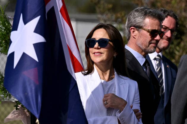 AUSTRALIA-DENMARK-ROYALS, DenmarkÕs King Frederik X (C) and Queen Mary (L) reacts as they meet representatives from renewable energy companies with the Danish business delegation at the Port of Melbourne on March 17, 2026, as part of their five-day state visit to Australia. ( Melbourne Australia  Copyright: xPOOL WILLIAMxWESTx 20260317122141208601