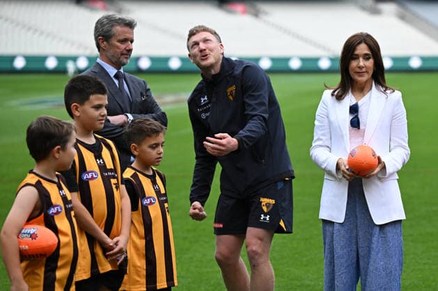 DENMARK ROYALS AUSTRALIA VISIT, (L-R) Denmark s King Frederik X, James Sicily of Hawthorn and Queen Mary during a visit to the MCG in Melbourne, Tuesday, March 17, 2026. ( NO ARCHIVING Melbourne Victoria Australia  Copyright: xJamesxRossx 20260317150179493667