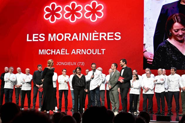 Chef Michaël Arnoult with his wife Ingrid, rewarded with a third star for his restaurant Les Morainières surrounded by all the three-starred chefs from France and Monaco Michelin Star Awards Ceremony 2026 at the Grimaldi Forum in Monaco on March 16, 2026 1 star, 7 new 2 stars and 1 new 3 star for the 2026 edition Bruno Bebert Bestimage Michelin Star Awards Ceremony 2026 at the Grimaldi Forum in Monaco on March 16, 2026 Monaco Monaco Monaco  Copyright: xBrunoxBebertx xBestimagexBrunoxBebertx xBestimagex