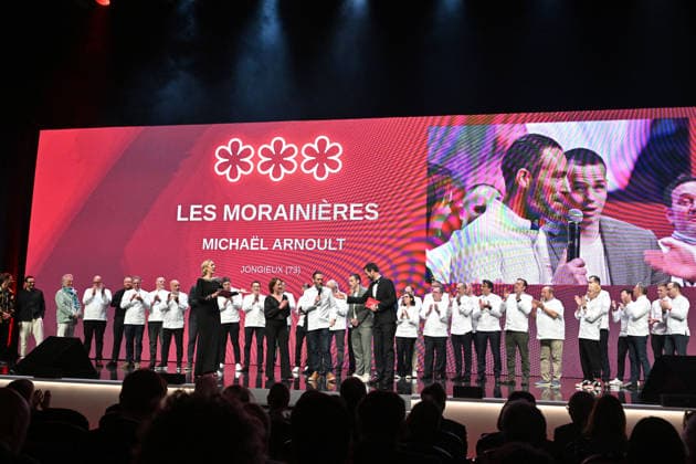 Chef Michaël Arnoult with his wife Ingrid, rewarded with a third star for his restaurant Les Morainières surrounded by all the three-starred chefs from France and Monaco Michelin Star Awards Ceremony 2026 at the Grimaldi Forum in Monaco on March 16, 2026 1 star, 7 new 2 stars and 1 new 3 star for the 2026 edition Bruno Bebert Bestimage Michelin Star Awards Ceremony 2026 at the Grimaldi Forum in Monaco on March 16, 2026 Monaco Monaco Monaco  Copyright: xBrunoxBebertx xBestimagexBrunoxBebertx xBestimagex