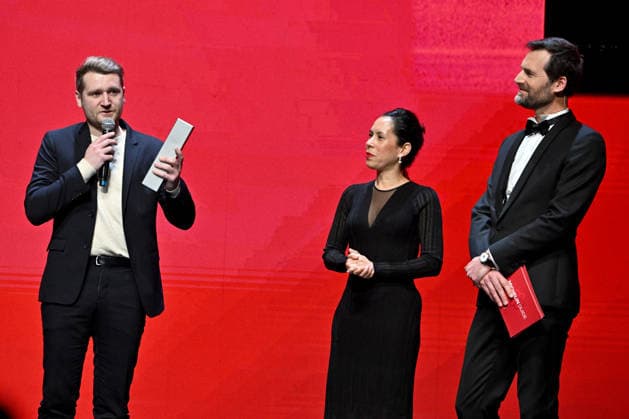 Quentin Pellestor Veyrier, who received the Michelin Young Chef 2026 award and his 1st star, Cynthia Merope, General Manager of METRO, and Gwendal Poullennec, International Director of Michelin Gastronomic Guides, Michelin Star Awards Ceremony 2026 at the Grimaldi Forum in Monaco on March 16, 2026 1 star, 7 new 2 stars and 1 new 3 star for the 2026 edition Bruno Bebert Bestimage Michelin Star Awards Ceremony 2026 at the Grimaldi Forum in Monaco on March 16, 2026 Monaco  Copyright: xBrunoxBebertx xBestimagexBrunoxBebertx xBestimagex
