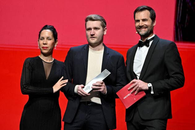Cynthia Merope, General Manager of METRO, Quentin Pellestor Veyrier, who received the Michelin Young Chef 2026 award and his 1st star, and Gwendal Poullennec, International Director of Michelin Gastronomic Guides, Michelin Star Awards Ceremony 2026 at the Grimaldi Forum in Monaco on March 16, 2026 1 star, 7 new 2 stars and 1 new 3 star for the 2026 edition Bruno Bebert Bestimage Michelin Star Awards Ceremony 2026 at the Grimaldi Forum in Monaco on March 16, 2026 Monaco  Copyright: xBrunoxBebertx xBestimagexBrunoxBebertx xBestimagex