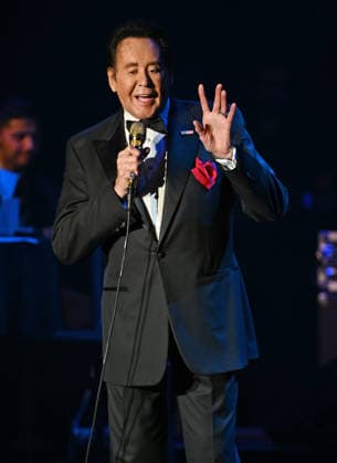 Wayne Newton performs during The Mr. Las Vegas Memories & Melodies Tour at The Parker Featuring: Wayne Newton Where: Fort Lauderdale, Florida, United States When: 16 Mar 2026 Credit: Robert Bell INSTARimages EDITORIAL USE ONLY. NOT FOR USE BY NEWSPAPERS BASED IN THE UK. Copyright: xx instar55560242