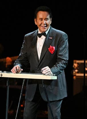 Wayne Newton performs during The Mr. Las Vegas Memories & Melodies Tour at The Parker Featuring: Wayne Newton Where: Fort Lauderdale, Florida, United States When: 16 Mar 2026 Credit: Robert Bell INSTARimages EDITORIAL USE ONLY. NOT FOR USE BY NEWSPAPERS BASED IN THE UK. Copyright: xx instar55560227