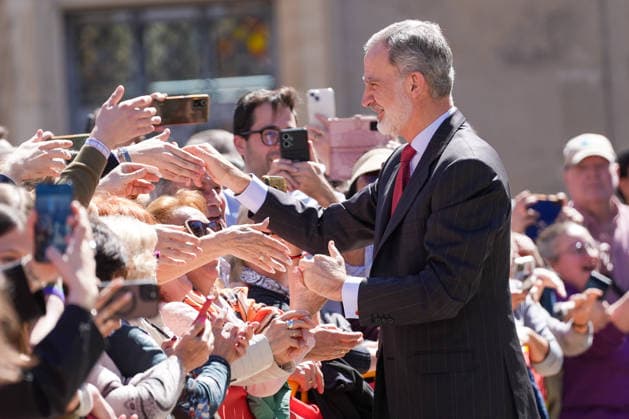 The King and Queen of Spain visit Jaén on the occasion of the commemoration of the 1 200th anniversary of its capital King Felipe VI, greets many people outside the Town Hall during his visit to Jaén on the occasion of the commemoration of the 1 200th anniversary of its capital On March 17, 2026, in Jaén Andalusia, Spain The King and Queen of Spain, Don Felipe and Dona Letizia, have visited the City Hall, the Palacio del Condestable Iranzo and the Banos Árabes Cultural Center of Jaén on the occasion of the 1 200th anniversary of the capital of the city They were accompanied by the president of the Junta de Andalucía, Juanma Moreno the mayor, Julio Millán, and the president of the Provincial Council, Francisco Reyes 17 MARCH 2026 Francisco Copyright: xFranciscoxJ.xOlmox 7373669