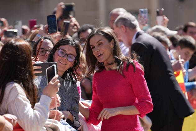 The King and Queen of Spain visit Jaén on the occasion of the commemoration of the 1 200th anniversary of its capital Queen Leticia greets many people outside the Town Hall during her visit to Jaén on the occasion of the commemoration of the 1 200th anniversary of its capital On March 17, 2026, in Jaén Andalucía, Spain The King and Queen of Spain, Don Felipe and Dona Letizia, have visited the City Hall, the Palacio del Condestable Iranzo and the Banos Árabes Cultural Center of Jaén on the occasion of the 1 200th anniversary of the capital of the city They were accompanied by the president of the Junta de Andalucía, Juanma Moreno the mayor, Julio Millán, and the president of the Provincial Council, Francisco Reyes 17 MARCH 2026 Francisco J Copyright: xFranciscoxJ.xOlmox 7373681