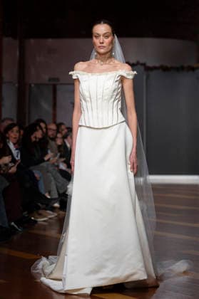 Telier Couture Fashion Week Madrid in Spain - 17 Mar 2026 A model walks the runway wearing a design by atelier couture during Fashion Week de Madrid in Fabric de Tapices. Madrid Spain Copyright: xAtilanoxGarciax xSOPAxImagesx photos08938